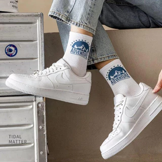 ถุงเท้าผู้ชาย ถุงเท้าข้อยาว ถุงเท้าสไตล์สตรีท สไตล์ฮิปฮอปMen's breathable sweat-absorbing mid-tube socks student