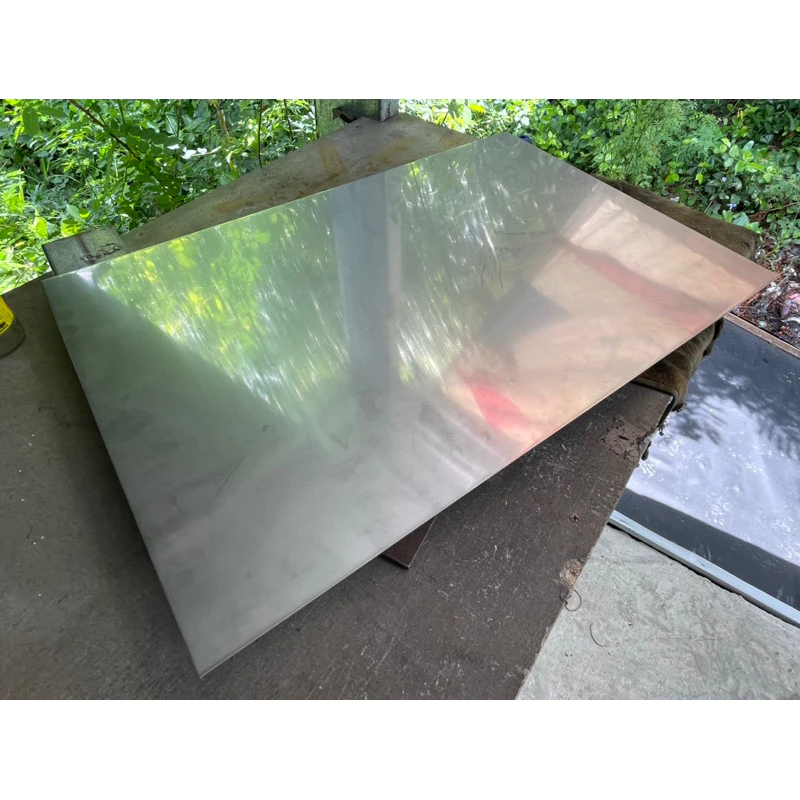 แผ่นสแตนเลส304 ผิวเงากระจก เงาตาแตก ขนาด 40* 40 cm.และ 40*60 cm หนา 1-1.5-2 มิล ติดสติกเกอร์กันรอยทุกแผ่น