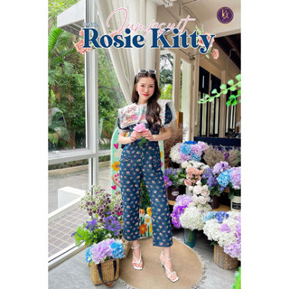 Rosie Kitty Jumpsuit จั๊มสูทผ้ายีนส์นิ่มพิมพ์ลาย อากาศไม่ร้อน ไม่หนัก ปกวิยเทจพิมพ์ลายน้องแมว มีโบว์ผูกเข้าสัดส่วนได้