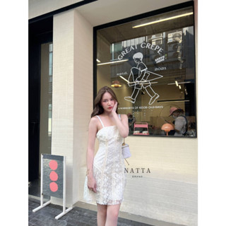 งานป้าย Natta Brand | เดรสสายเดี่ยวสั้น งานผ้าลูกไม้สีครีม อกเอวเข้ารูปงานสวยมากค่ะ | ขนาด S, M, L, XL