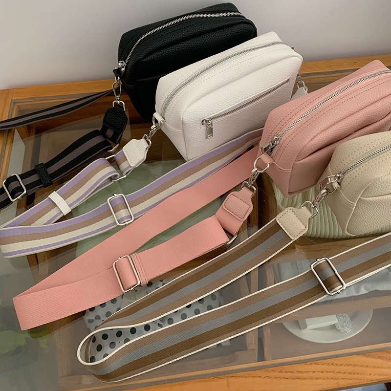 กระเป๋าสะพายข้างทรงสี่เหลี่ยม รุ่น  Vi091 หนังPUแบบด้าน พิมพ์ลายหนัง สีพื้น (ตัวเลือก 4 สี ดำ,ขาว,ครีม,ชมพู) - รูปที่ 4