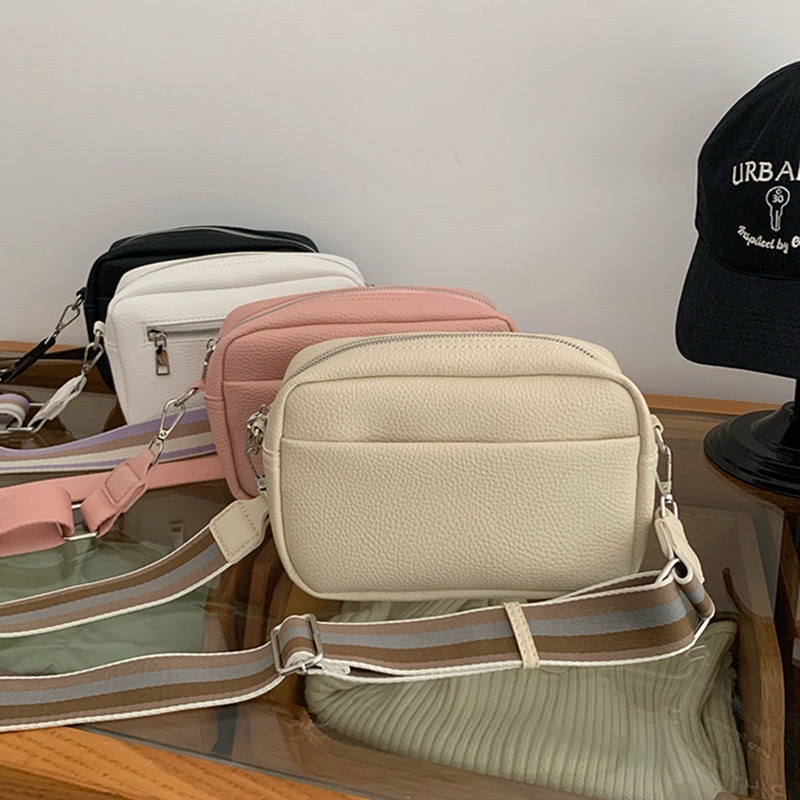 กระเป๋าสะพายข้างทรงสี่เหลี่ยม รุ่น  Vi091 หนังPUแบบด้าน พิมพ์ลายหนัง สีพื้น (ตัวเลือก 4 สี ดำ,ขาว,ครีม,ชมพู) - รูปที่ 5