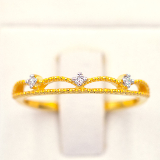 Happy Jewelry แหวนแถว 3 เม็ด ก้านคู่ แหวนเพชร แหวนทองเพชรแท้ ทองแท้ 37.5% (9K) ME037