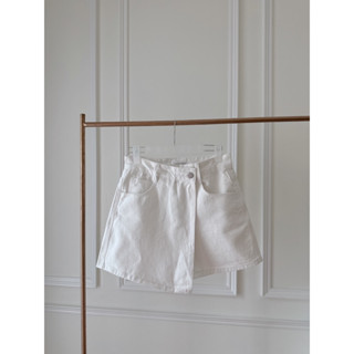 White denim skort | กระโปรงกางเกงยีน