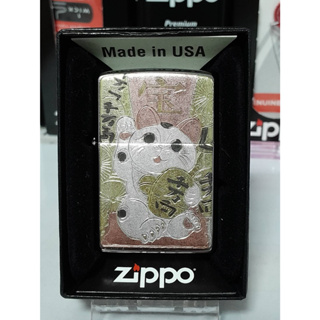 ZIPPO ZA-5-81a   BRUSHED CHROME EMBLEM ATTACHED    สีเงินผิวโครเมี่ยม  ติดพิณนูน รูปแมวกวักนำโชค   ของใหม่