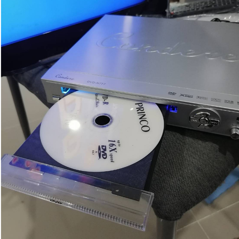 เครื่องเล่น DVD - N777 เล่นได้ ทั้งแผ่น CD/DVD/USB/SD CARD /CF CARD มีช่องเสียบไมค์  ร้องคาราโอเกะ **แถมฟรี ไมค์ 1ตัว***