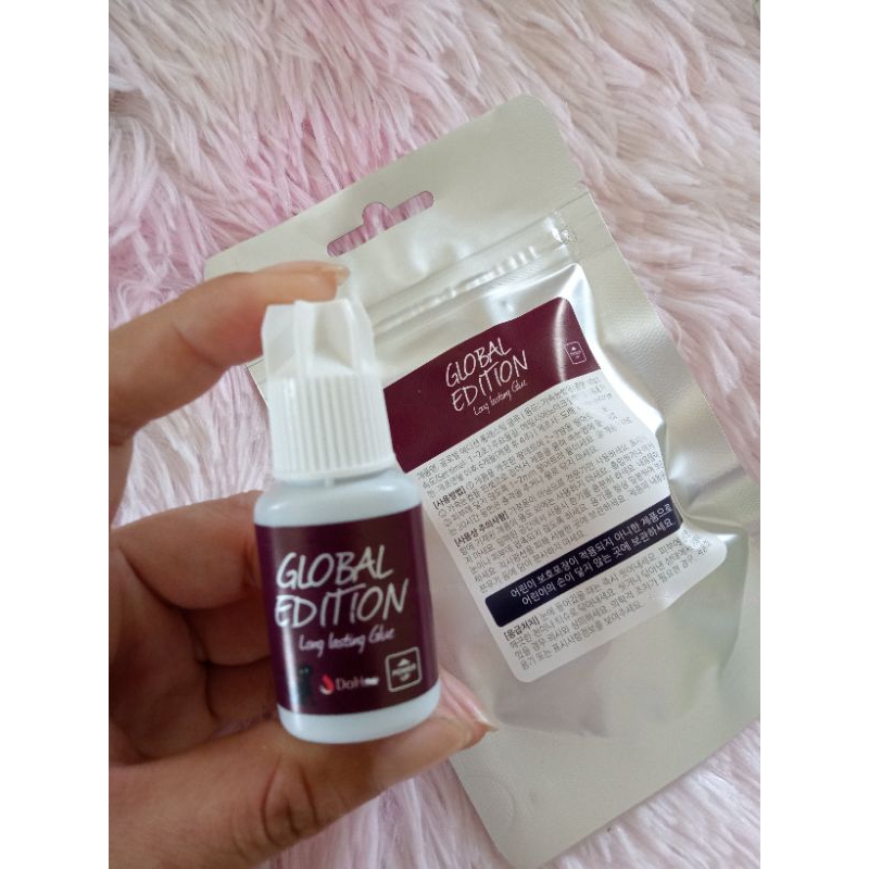 🥰🥰พร้อมส่งในไทย 🥰🥰กาวม่วง กาวต่อขนตา 10g แห้ง1-2วิติดทน ของประเทศเกาหลีของแท้จะมีลูกกลิ้งอยู่ในขวดค่ะของผลิดเดือน1/2569