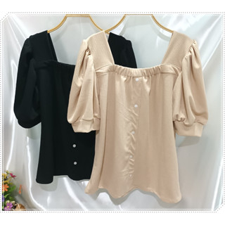 เสื้อคอเหลี่ยม แต่งกระดุม ผ้าร่อง