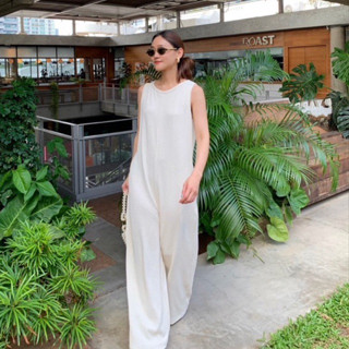 Maynita - (ใส่โค้ด WYGCRX ลด 65) Loose jumpsuit จั๊มสูทผู้หญิงสีครีม