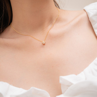 [Code: ‘KBKQR ลด 130.-] LELISA - Lily Necklace - สร้อยดอกลิลลี่ประดับ White Gems - สี Gold เงินแท้ 92.5% ชุบทอง 18K