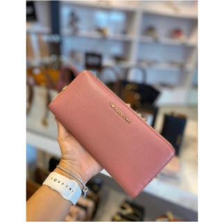 พร้อมส่ง 🇺🇸แท้ 💯% กระเป๋าสตางค์  ใบยาว MK รุ่น MICHAEL KORS TRAVEL CONTINENTAL WALLET สีชมพู Rose สวยหรูค่ะ