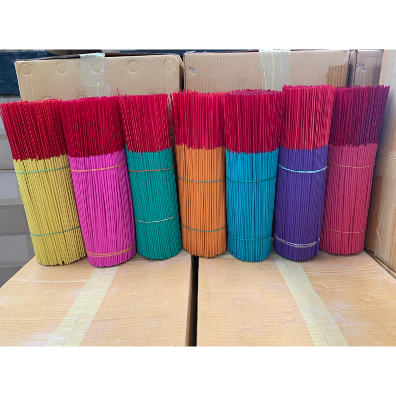 ธูปสีเปลือยขนาด  32 cn มี 7 สี มีสีให้เลือก 1 kg(650-700 ดอก)