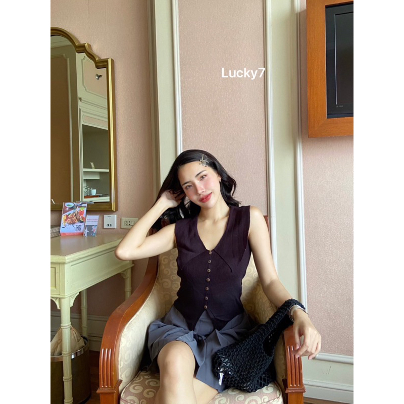 BY IRA Wooddo Crop Top เสื้อท็อปไหมพรมคอปก ดีเทลกระดุมหน้า ใส่แมทช์กับยีนส์ก็เริส - รูปที่ 6