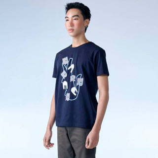 NAVY CUSTOM FIT CREW NECK T-SHIRT  WITH GRAPHIC PRINT เสื้อยืดคอกลมสีน้ำเงินพิมพ์ลายกราฟิกทรงคัสตอมฟิต