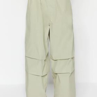 กางเกงขายาวทรงคาร์โก้ผ้าลูกฟูก Stradivarius Oversized Baby Cord Parachute Pant ดีเทลย่นๆหัวเข่า สีเขียวมิ้นท์