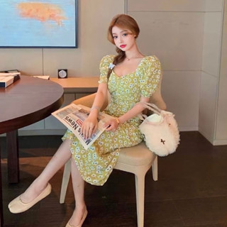 Yellow Flower Dress พร้อมส่ง เดรสลายดอกไม้ แขนตุ๊กตา จับจีบที่อก ผ่าข้าง โทนสีเหลือง เดรสลายดอกเดซี่ งานป้าย