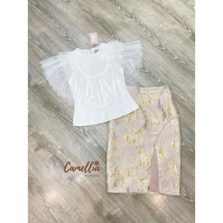 CAMELLIA:ชุดSet เสื้อลูกไม้สีขาวแต่งระบายๆ+กระโปรง(*รบกวนเช็คสต๊อกก่อนกดสั่งซื้อ)