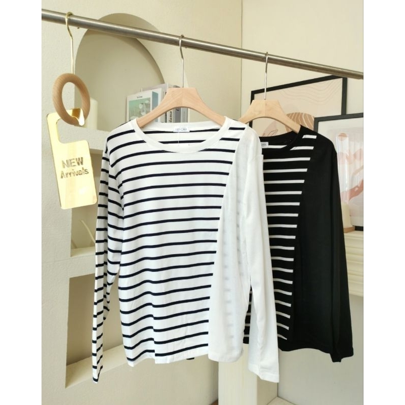 - เสื้อยืดคอกลมแขนยาวลายทาง ผ้ายืดใส่สบายๆ ดีไซส์ซีทรูแถบข้าง