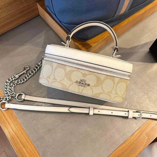 (ผ่อน0%) กระเป๋าสะพายข้าง Coach Train Case Crossbody In Signature Canvas CJ522 ลายซีสีครีม สายสะพายสีขาว 7 นิ้ว