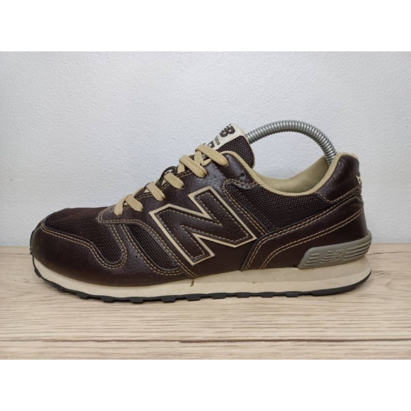 New​balance​ มือสอง​ Size​ 42​ ยาว​ 26.5​ cm.