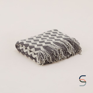 SARABARN Zig Zag Blanket | ผ้าห่มลายซิกแซก สีเทา