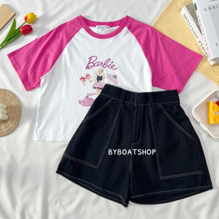 📍พร้อมส่ง เสื้อครอปฟรีไซส์ลาย Barbie + กางเกงขาสั้นทรงลุง รุ่นแต่งตะเข็บสีดำ (ซื้อแยกได้น้า)