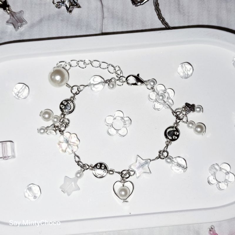 พร้อมส่ง ♡ 𝚋𝚊𝚗𝚐𝚕𝚎 𝚑𝚊𝚗𝚍𝚖𝚊𝚍𝚎 ｡.｡:∞♡* smile | สร้อยข้อมือลูกปัด กำไลข้อมือ