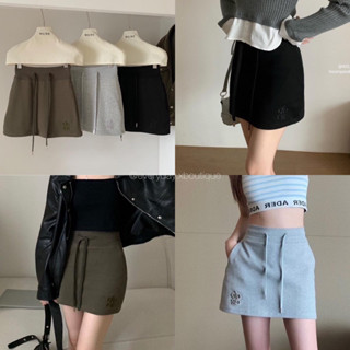 NEW!! ADER SKIRT♾️ (S,M 420฿ฟรีส่ง) กระโปรงสั้น มีซับเป็นกางเกงด้านใน ไม่ต้องกลัวโป๊ ผ้าเนื้อดีมาก มีกระเป๋า2ข้าง wg.we