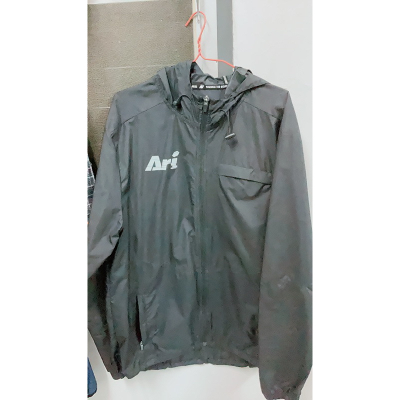 เสื้อแจ๊คเก็ต Ari ไซส์XL (มือสอง) สภาพใหม่ 95%