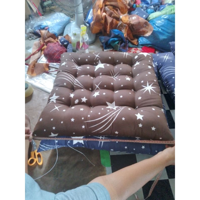 (ซักน้ำได้แห้งเร็วป้องกันไรฝุ่นขนาด63*63ซม.)เบาะรองนั่งนุ่มนิ่มใยสังเคราะห์(หนา7-8ซม.รุ่นรองใหญ่จัมโบ้)สินค้าคุณภาพตรงปก
