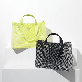 พร้อมส่ง✨ กระเป๋า carlyn ของแท้100%  รุ่น reusable bag สี lime neon / black