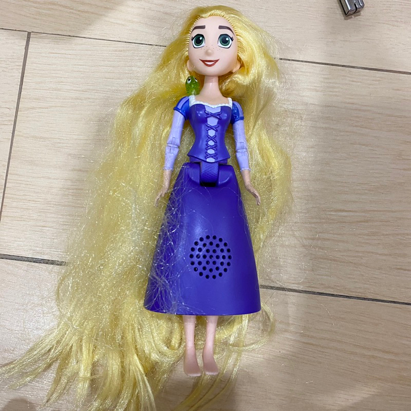 (มือ2/มือสอง) ตุ๊กตาราพันเซล rapunzel disney princess เจ้าหญิงดิสนีย์ เครื่องติด กดแล้วมีเสียงกับกิ้งก่าเรืองแสง
