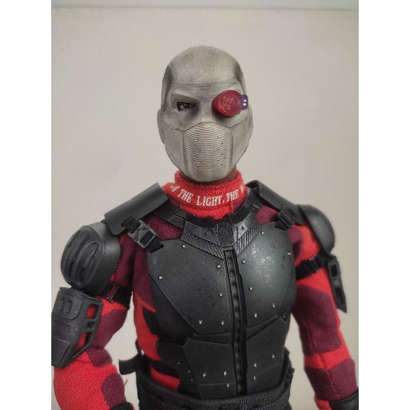 1/6 Figure Scale : Deathstroke