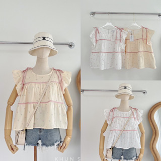 Khun studio เสื้อแขนระบาย ผ้าพิมพ์ลายน่ารักมาก🛼🧃