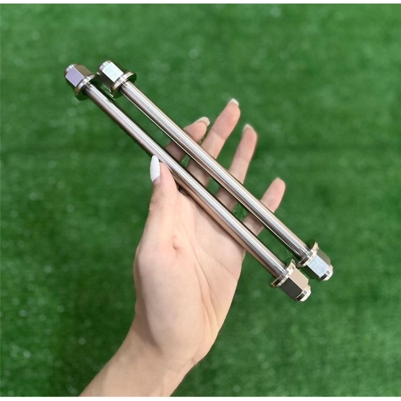 แกนล้อหน้า+แกนล้อหลัง แกนล้อเลส งานกลึงมือ ใส่ เวฟ125 s r i ไฟเลี้ยวบังลม ปลาวาฬ อาร์มเดิม อาร์มยืด2นิ้ว ตรงปก