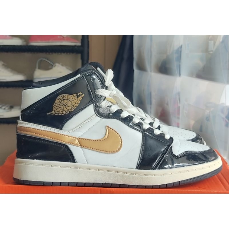 รองเท้ามือสอง Nike Jordan 1 Mid Patent Black White Gold