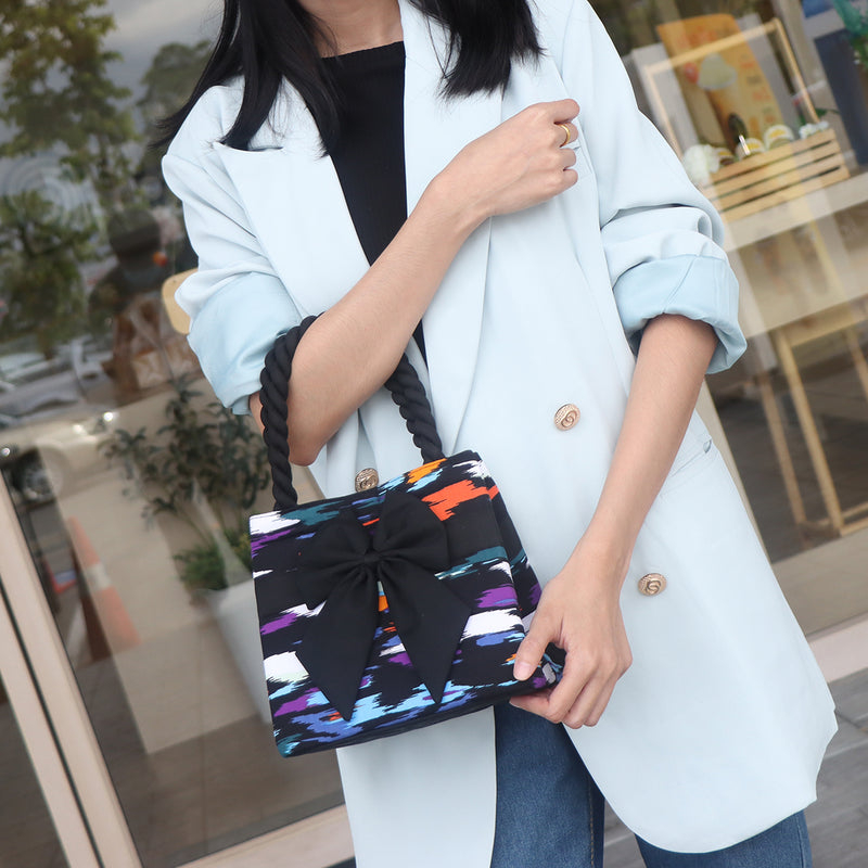 NaRaYa กระเป๋าถือหน้าโบว์สายเกลียว Size S