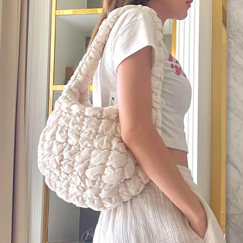 พร้อมส่ง 🌟 COS Quilted Mini Bag สี Off White ของแท้ 100%
