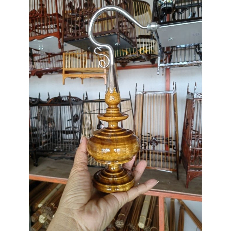 หัวกรงนกไม้กระถิ่นตะขอเลส ขนาด15-21ซีหัวกรงนก ไม้กระถิ่นตะขอเลส เหมาะสำหรับใส่แขวนกรงนกค่ะ  น่าใช้งานค่ะ