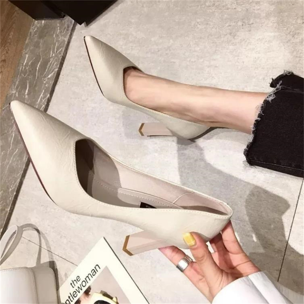 รองเท้าส้นสูง สีทึบ ส้นหนา หัวแหลม ใส่สบายใส่สวยมาก สูง8cm มีไซส์ 35-42 แฟชั่นหญิง ใส่เที่ยวใส่ทำงานได้#Q22