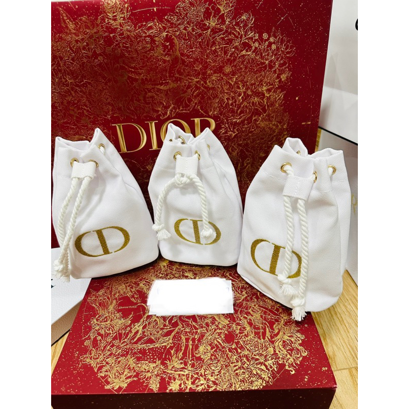กระเป๋าเครื่องสำอางค์  Dior ทรงขนมจีบ สีขาว