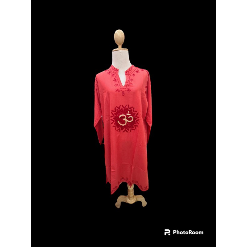 เสื้อเชิ้ตผ้าฝ้ายสีขาวปักโอมสวยงาม แขนยาว indian OM kurta อก 48” ยาว 36”.