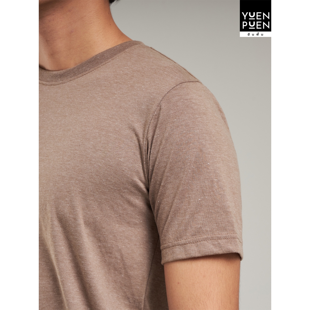 YuenPuen เสื้อยืดคอกลม สีคาปูชิโน่ ยืนพื้น ไม่ยืด ไม่ย้วย ไม่ต้องรีด สีพื้น เนื้อผ้านุ่มใส่สบาย - รูปที่ 3