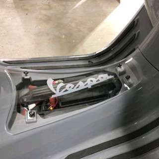 ฝาปิดครอบแบตเตอรี่ เวสป้าVespa sprint primavera 125 150