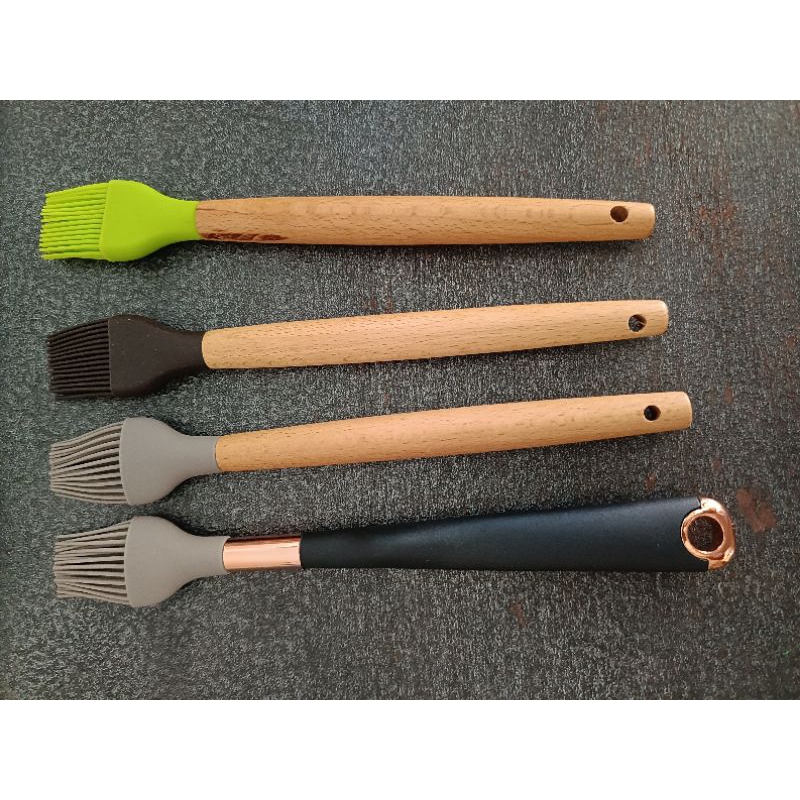 YUKABAN_SHOP fröhliche Zeit แปรงซิลิโคนทนร้อนได้ด้ามจับไม้ถนัดมือ