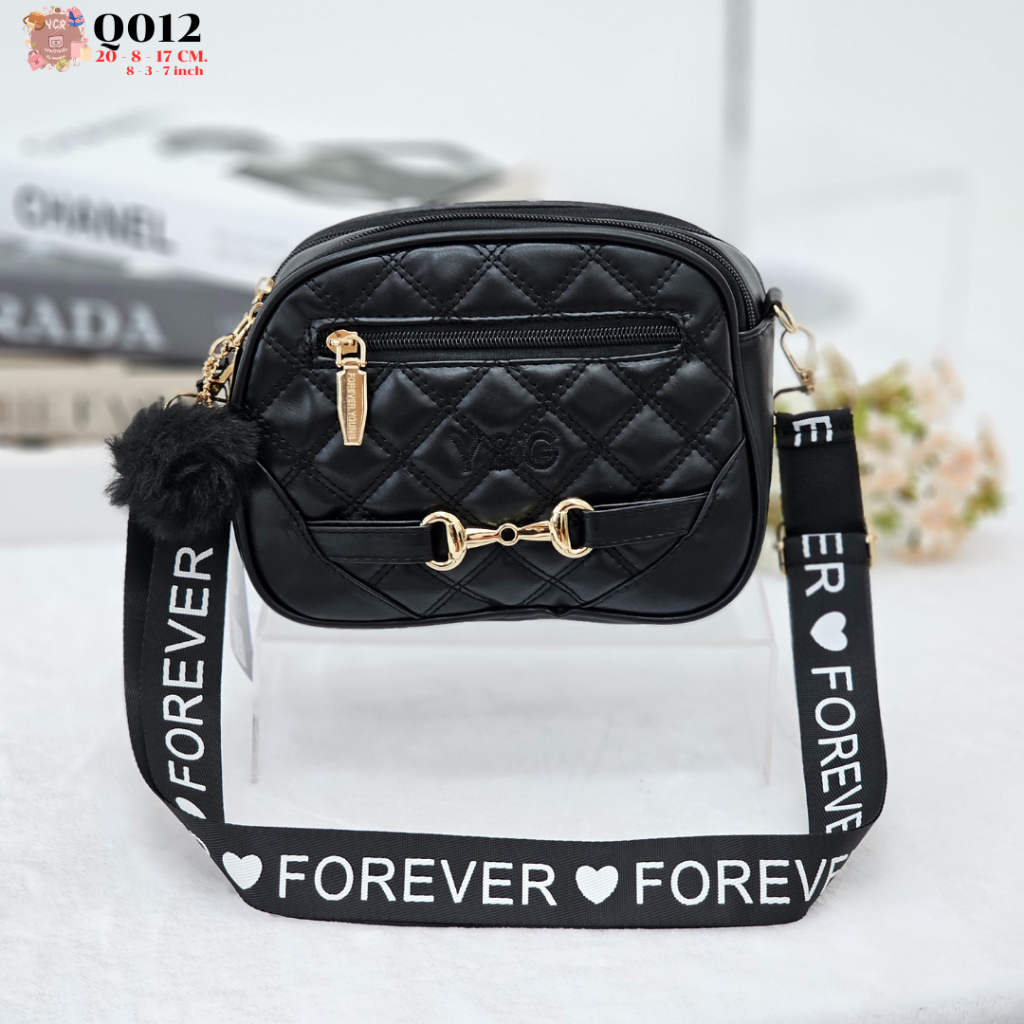 YNG กระเป๋าสะพายข้างทรงหมอน คาดเหล็กทอง สายสปอร์ตสีพาสเทล รุ่นQ012