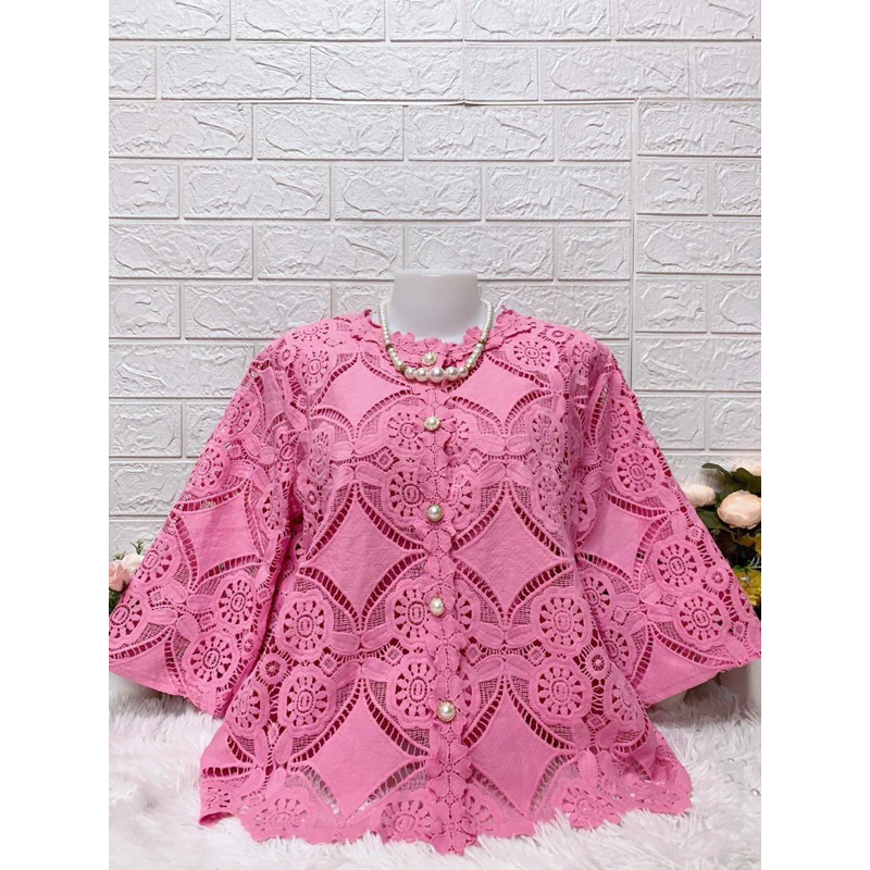 เสื้อลูกไม้ผ่าหน้าอก38-44 46-48ผ้านิ่มใส่สบายมีซับในทั้งตัวจ้า