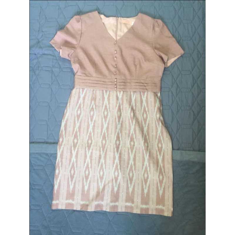 ผ้าไทยงานป้าย elgrand ชุดทำงาน