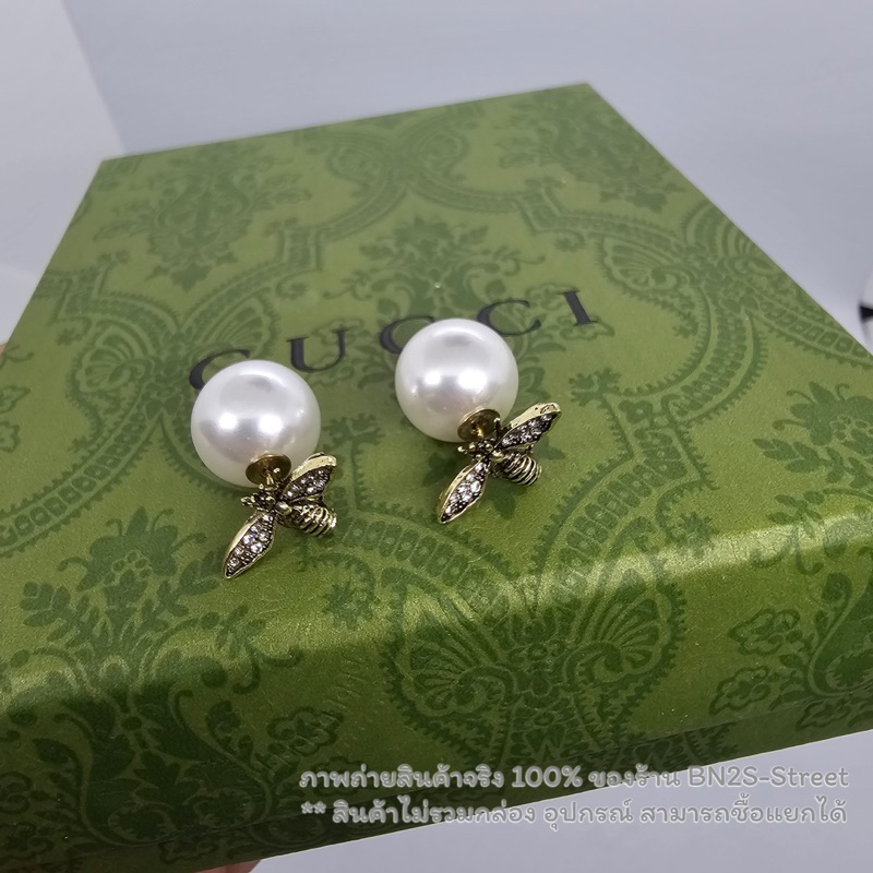 ต่างหูแฟชั่น Pearl Earrings ประดับไข่มุก ด้านหน้าแต่งผึ้ง ประดับคริสตัล