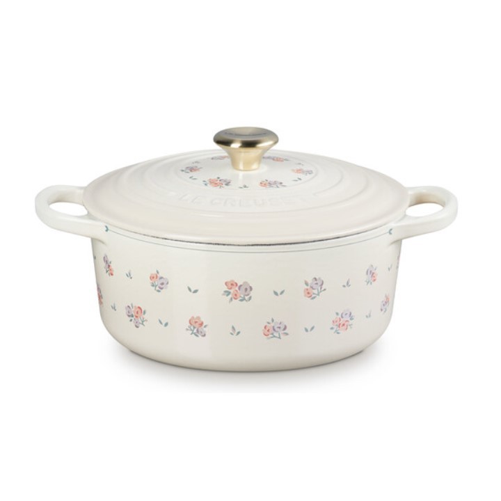 หม้อเหล็กหล่อทรงกลม ลายดอกไม้ จุกสีทอง ขนาด 22 cm SIGNATURE ROUND CASSEROLE 22CM PETITE FLEUR MERINGUE LIGHT GOLD KNOB